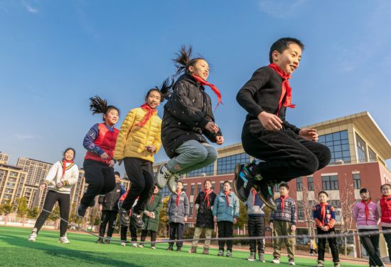 小学生体测不合格不给毕业证背后的“四年级逃离”